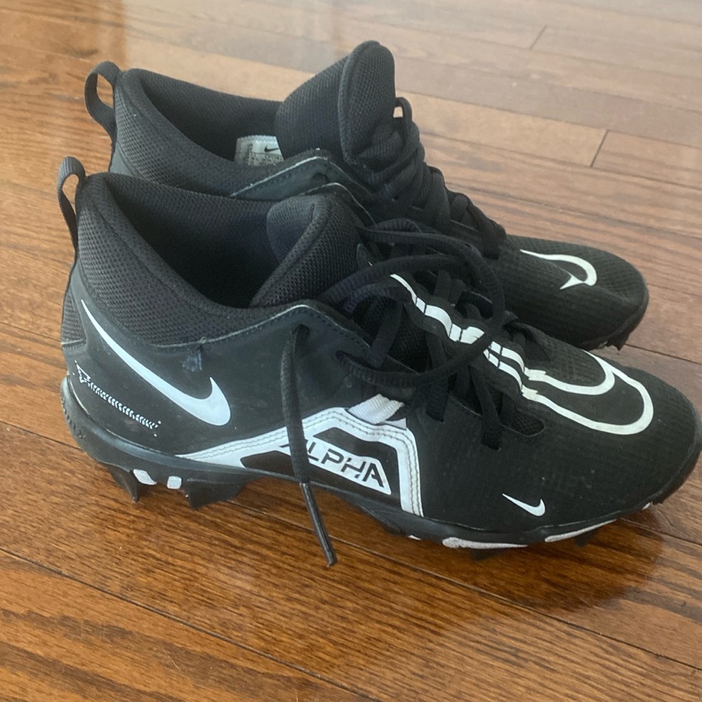 Nike Alpha Cleats, Black, size 6Y